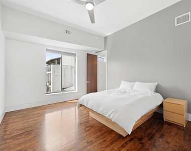 734 E 8th Street - Photo Thumbnail 17