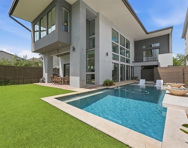 734 E 8th Street - Photo Thumbnail 22
