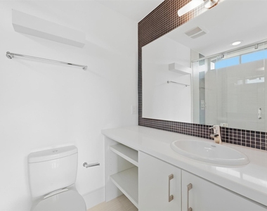 734 E 8th Street - Photo Thumbnail 20