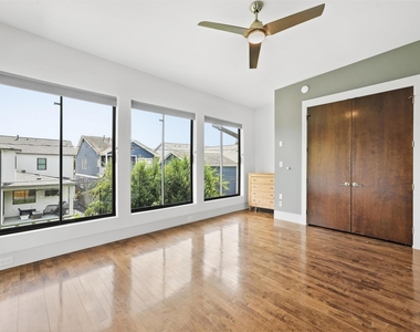 734 E 8th Street - Photo Thumbnail 16