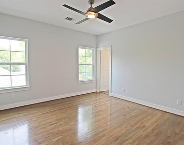 2736 Cortlandt Street - Photo Thumbnail 3