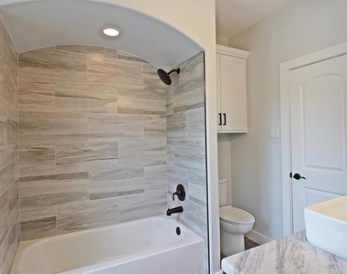 2736 Cortlandt Street - Photo Thumbnail 6