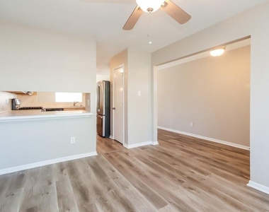 10815 Malden Drive - Photo Thumbnail 3