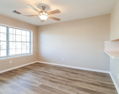 10815 Malden Drive - Photo Thumbnail 12