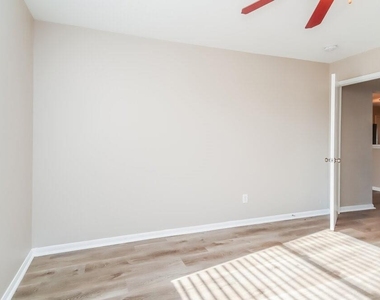 10815 Malden Drive - Photo Thumbnail 11