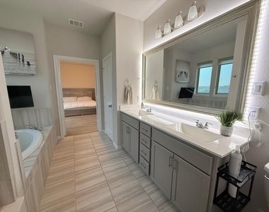 15782 Cairnwell Bend Drive - Photo Thumbnail 22