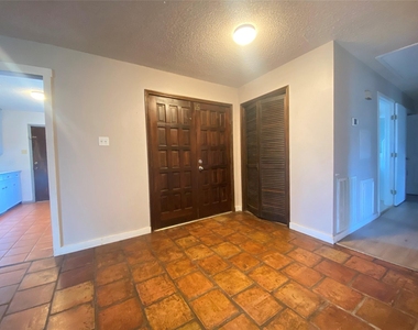 815 Ramada Drive - Photo Thumbnail 4