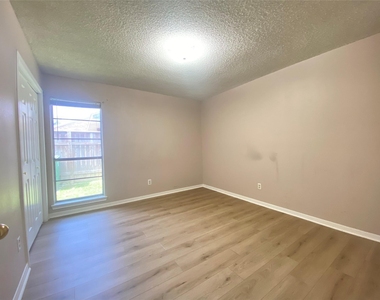 815 Ramada Drive - Photo Thumbnail 2