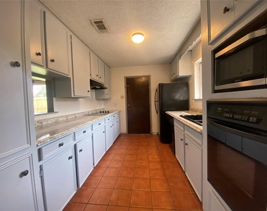 815 Ramada Drive - Photo Thumbnail 8