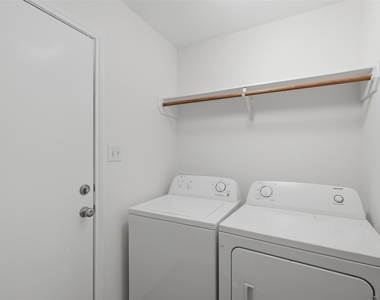 3907 Bridgeberry Court - Photo Thumbnail 14