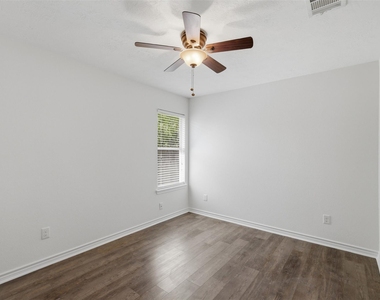 3907 Bridgeberry Court - Photo Thumbnail 8