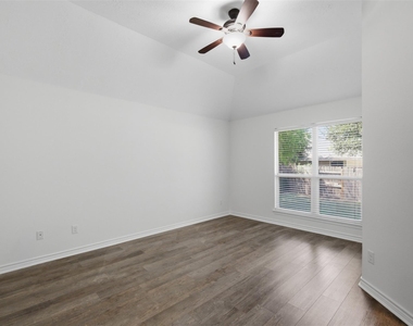 3907 Bridgeberry Court - Photo Thumbnail 9