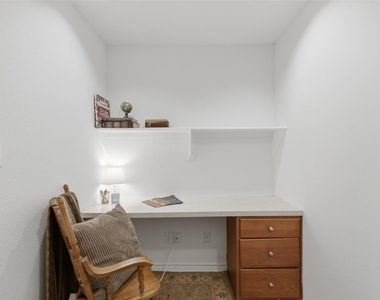3907 Bridgeberry Court - Photo Thumbnail 13