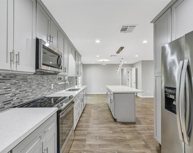 11226 Blades Street - Photo Thumbnail 10