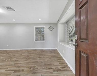 11226 Blades Street - Photo Thumbnail 3
