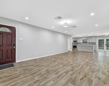 11226 Blades Street - Photo Thumbnail 4