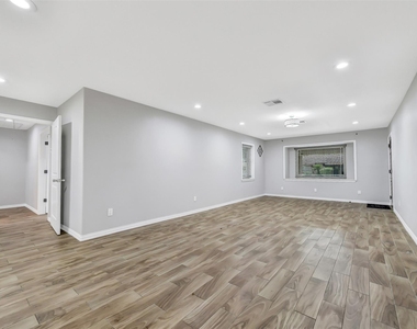 11226 Blades Street - Photo Thumbnail 5