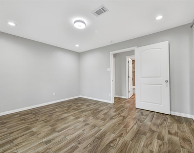 11226 Blades Street - Photo Thumbnail 15