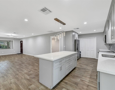 11226 Blades Street - Photo Thumbnail 9