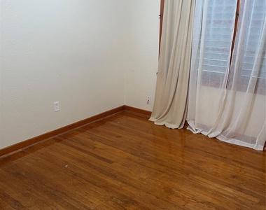 2114 Evergreen Lane - Photo Thumbnail 3