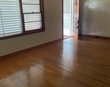 2114 Evergreen Lane - Photo Thumbnail 14