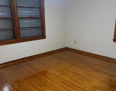 2114 Evergreen Lane - Photo Thumbnail 2