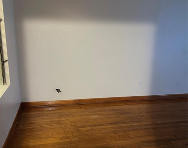 2114 Evergreen Lane - Photo Thumbnail 4