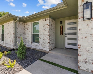 4812 24th St - Photo Thumbnail 3