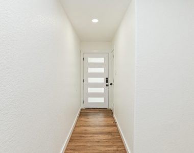 4812 24th St - Photo Thumbnail 4