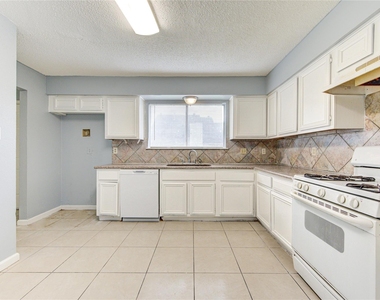 12023 Plumbrook Drive - Photo Thumbnail 22