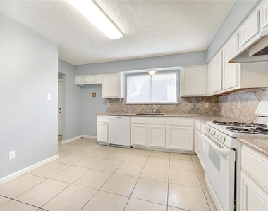 12023 Plumbrook Drive - Photo Thumbnail 21