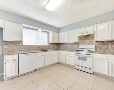 12023 Plumbrook Drive - Photo Thumbnail 24