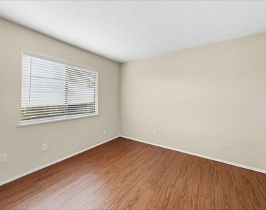 5126 Girnigoe Drive - Photo Thumbnail 8