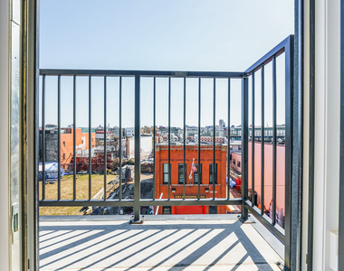 649 Hart St - Photo Thumbnail 4