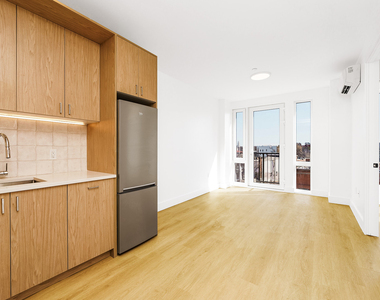 649 Hart St - Photo Thumbnail 8