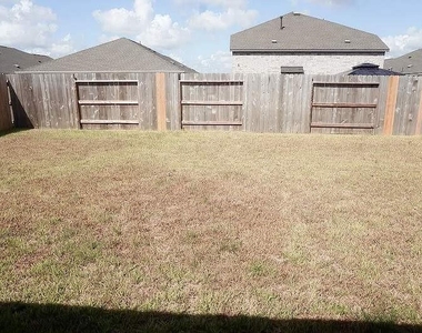 3072 Huntersville Drive - Photo Thumbnail 12