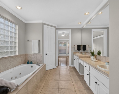 13511 Indigo Lake - Photo Thumbnail 18