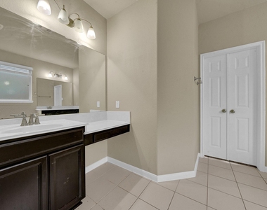 16911 Wedgeside Park - Photo Thumbnail 22
