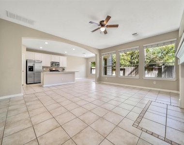 111 W Burberry Circle - Photo Thumbnail 12