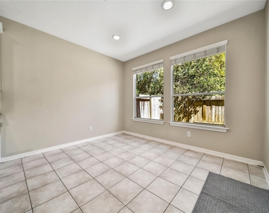 111 W Burberry Circle - Photo Thumbnail 9