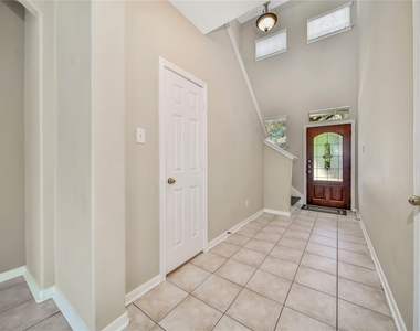 111 W Burberry Circle - Photo Thumbnail 2