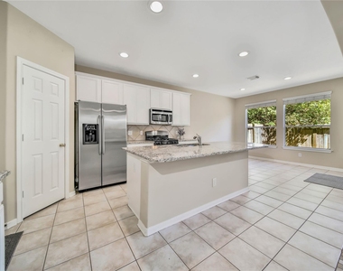 111 W Burberry Circle - Photo Thumbnail 11