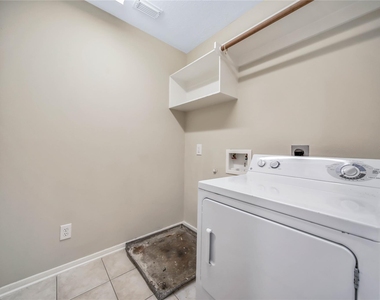 111 W Burberry Circle - Photo Thumbnail 25