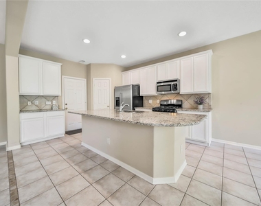 111 W Burberry Circle - Photo Thumbnail 6