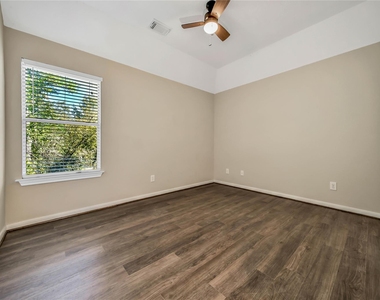 111 W Burberry Circle - Photo Thumbnail 28