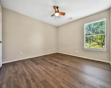 111 W Burberry Circle - Photo Thumbnail 24