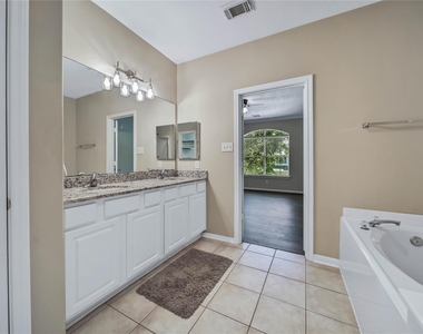 111 W Burberry Circle - Photo Thumbnail 20