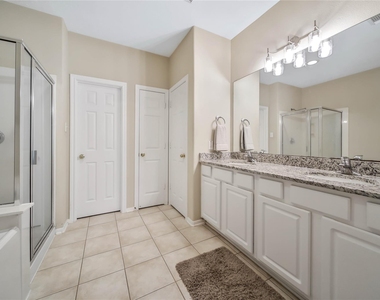 111 W Burberry Circle - Photo Thumbnail 22
