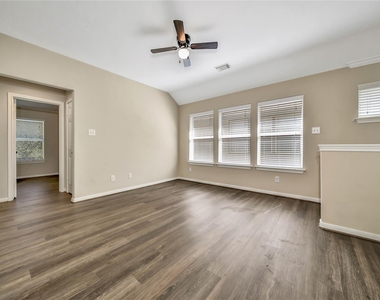 111 W Burberry Circle - Photo Thumbnail 16