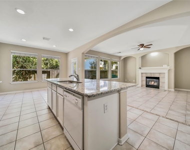 111 W Burberry Circle - Photo Thumbnail 10